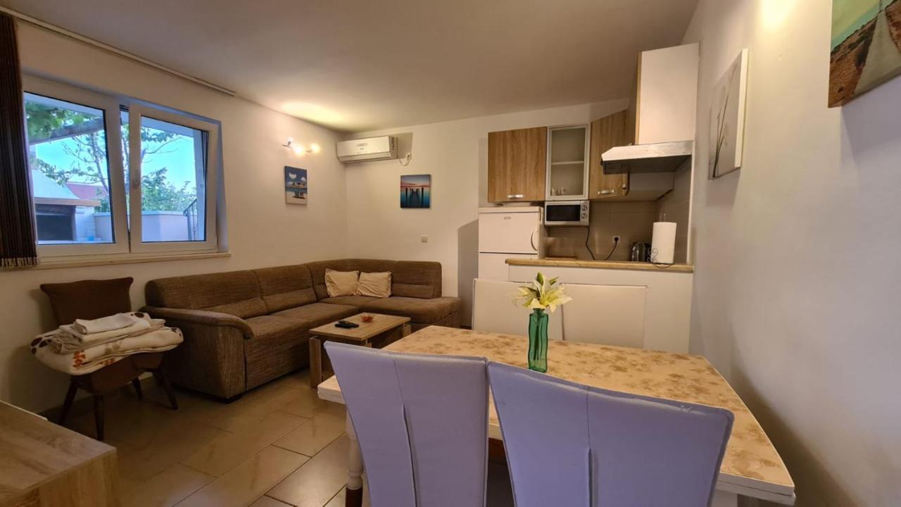 Apartments Pavlinovic Kaštela Εξωτερικό φωτογραφία