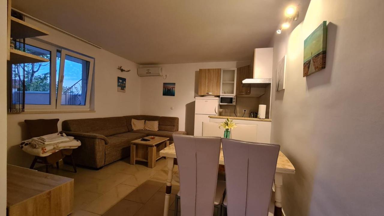 Apartments Pavlinovic Kaštela Εξωτερικό φωτογραφία